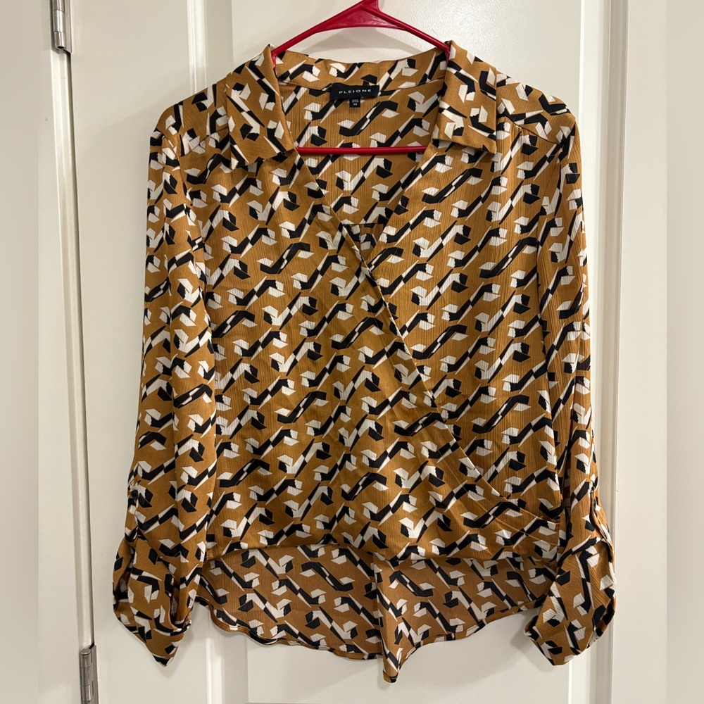 Pleione Abstract Pattern Blouse in Black, White, and Tan
